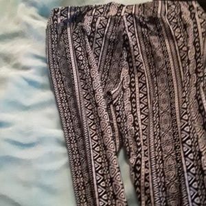 Time and Tru printed capris